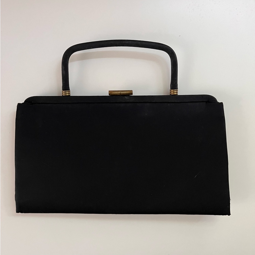 VINTAGE lovely slim and sleek black single handle purse gold clasp 60s frame bag
